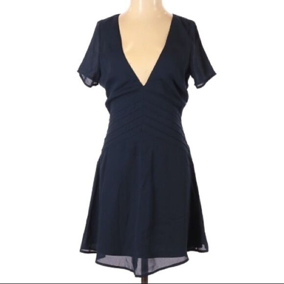 NEW with Tags Tobi Navy Plunge V-Neck Short Sleeve Mini Skater Dress - Picture 1 of 13